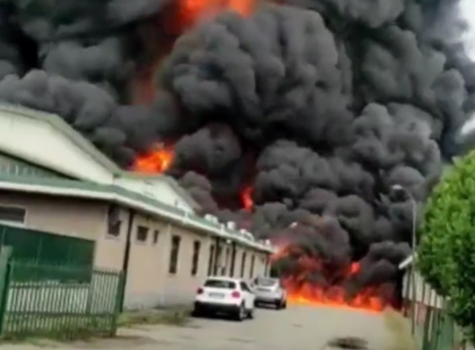 STRAVIČAN INCIDENT U MILANU Gori fabrika rastvarača, šestoro povrijeđeno (VIDEO)