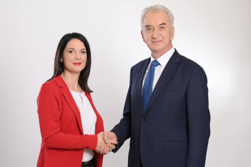 JAKA PORUKA TRIVIĆEVE I ŠAROVIĆA Jelena i Mirko udruženi poručili: Iz Banjaluke graditi, iz Sarajeva braniti Republiku Srpsku!
