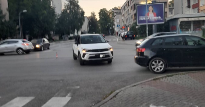 STANJE NA PUTEVIMA Kolovozi mokri, opasnost od odrona