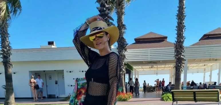 FANOVE POČASTILA PRELIJEPIM PRIZORIMA Slađa Alegro sa suprugom i kćerkom uživa u Turskoj (FOTO)