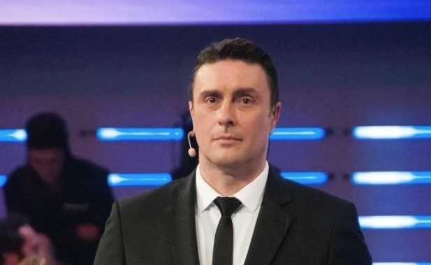 SLOBODAN ŠARENAC NIJE ZNAO ZA PJESMU "KOKTEL LJUBAVI" TOKOM PRENOSA NA EP U KOŠARCI Njegova kćerka i društvo se pitali da li je to moguće