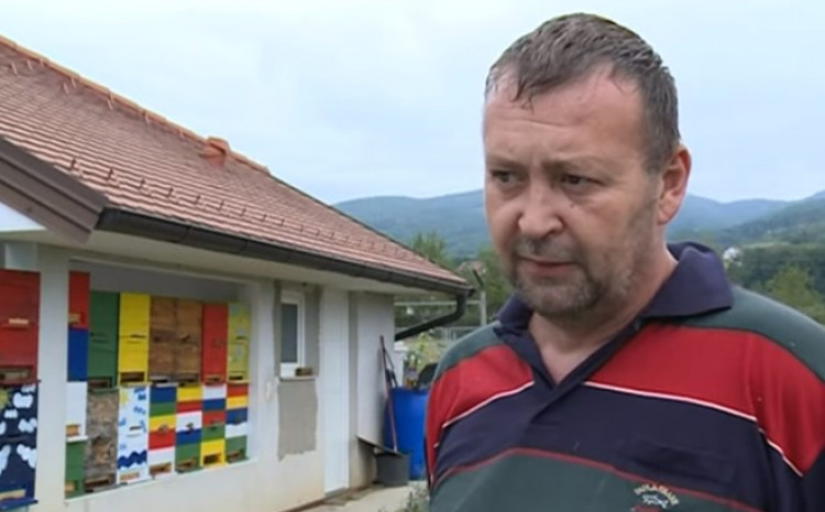 ZA KILOGRAM DOBIJE 50.000 EVRA Domaćin iz sela kod Prijedora izvozi pčelinji otrov i u SAD