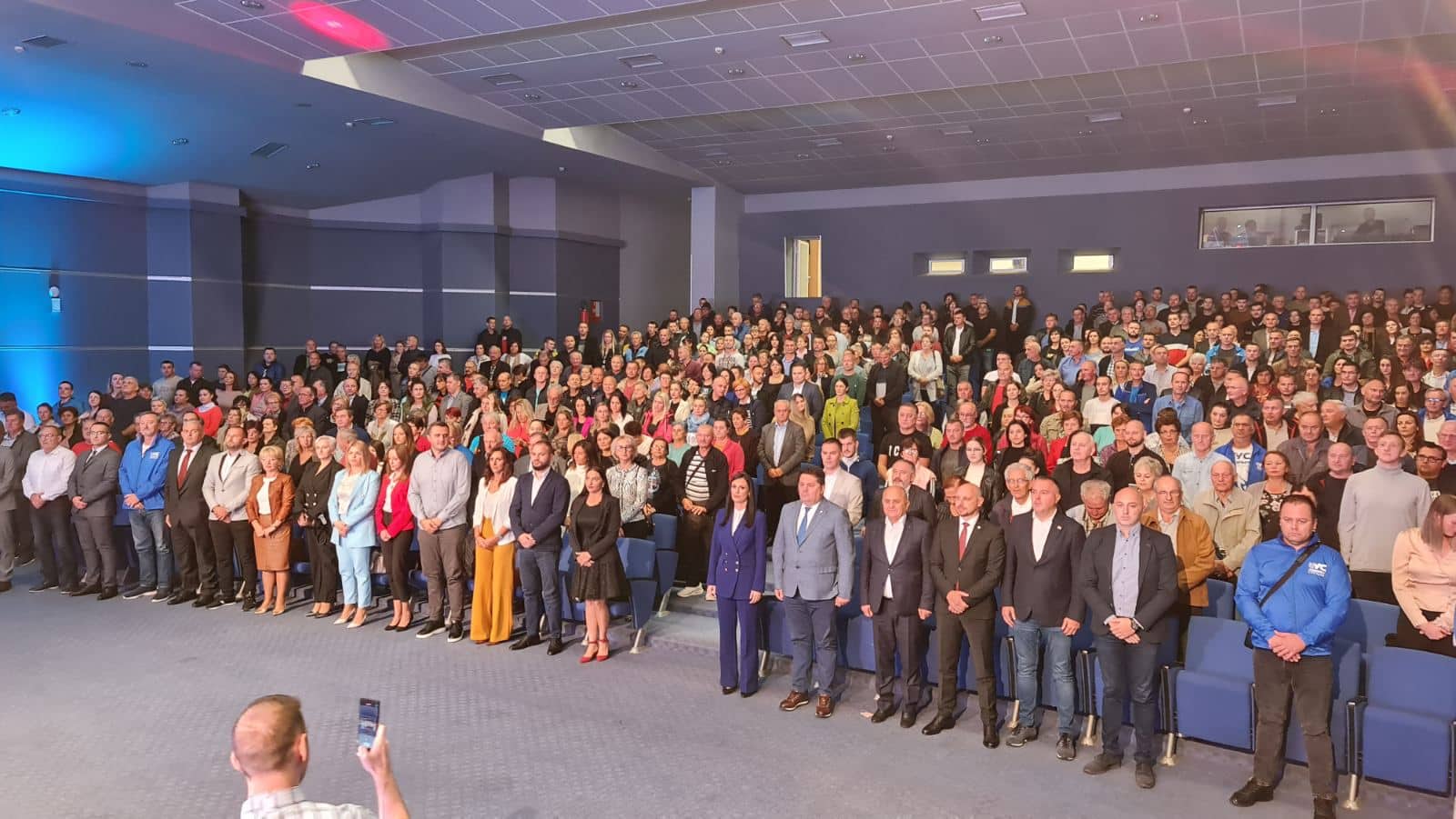 U IZBORNOM ŠTABU UJEDINJENE SRPSKE VRVI KAO U KOŠNICI Stevandić u Gradišci najavio veliku pobjedu Ujedinjene Srpske (FOTO)