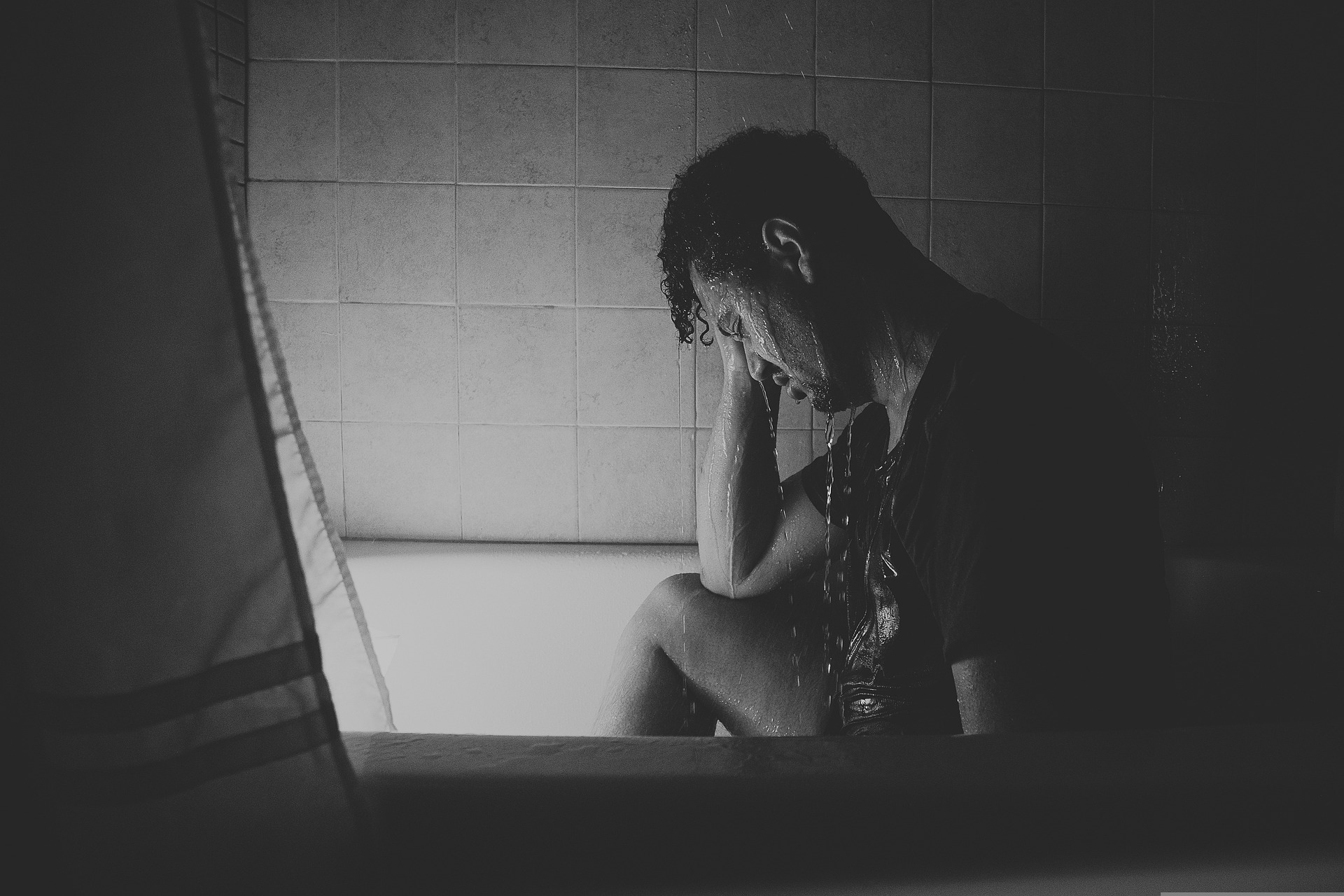 STUDENTICA UPOZNALA MUŠKARCA PUTEM INTERNETA, PA GA SILOVALA "Bila je jača i veća, nije prihvatala NE"
