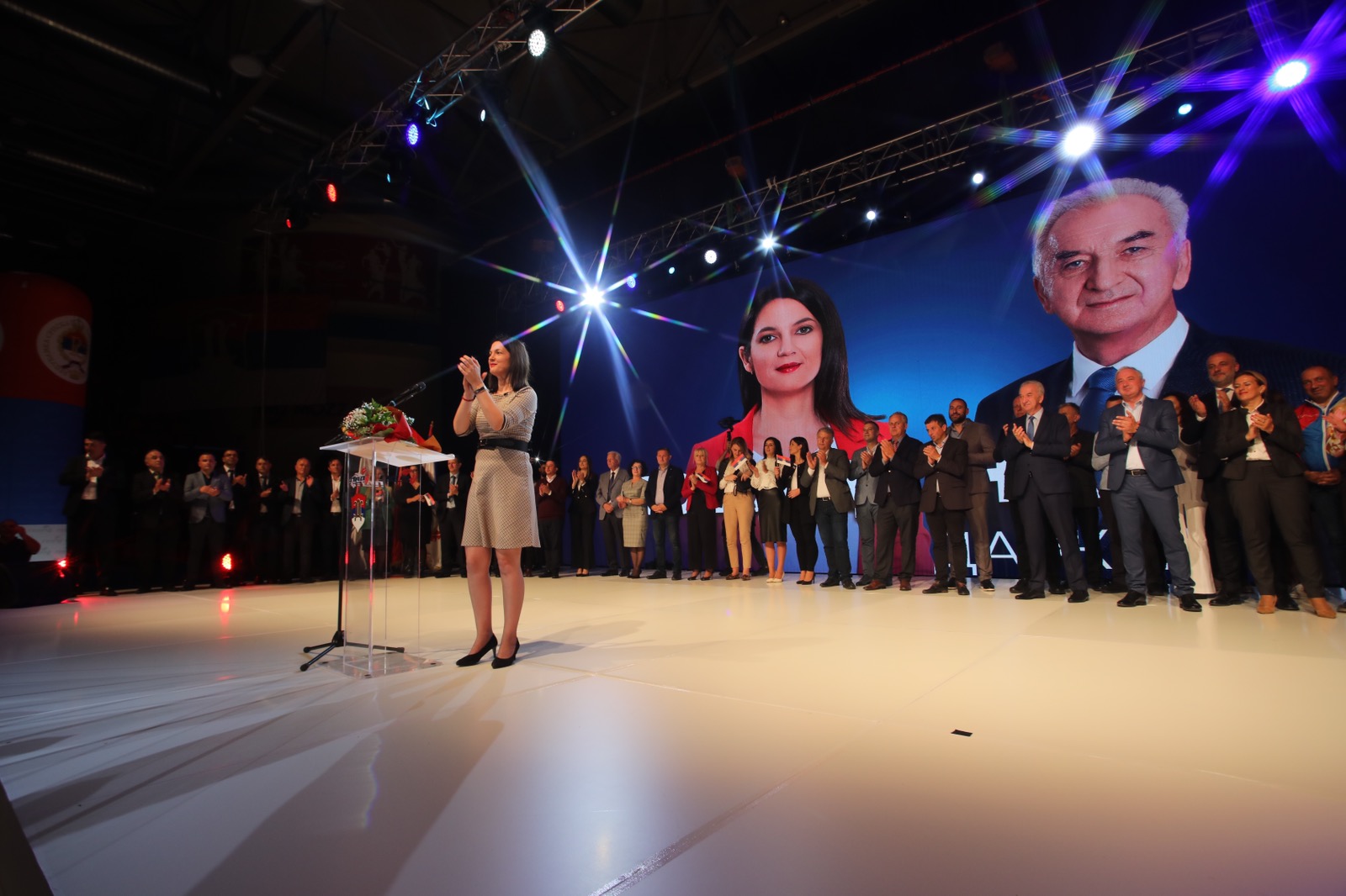 "NAŠA OSVETA BIĆE ZAKON!" Spektakularan završni skup PDP-a, SDS-a i Liste za pravdu i red u Banjaluci; Trivićeva samouvjereno: Ljudi, pobjeđujemo! (FOTO)