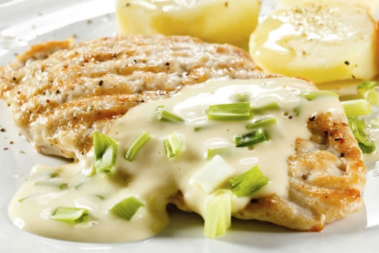 RECEPT DANA Piletina sa sosom od paprike