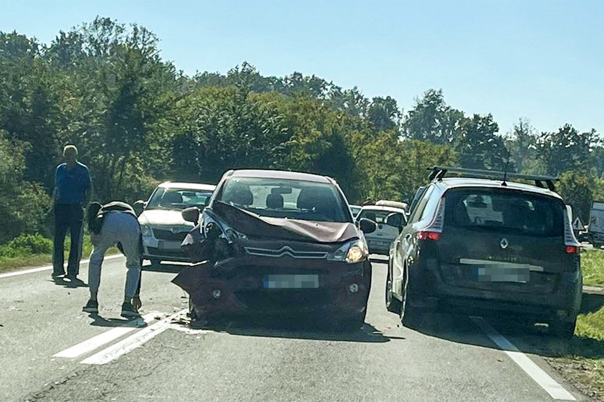 NESVAKIDAŠNJA SITUACIJA U BIJELJINI Žena u jednom minutu imala dvije saobraćajne nezgode