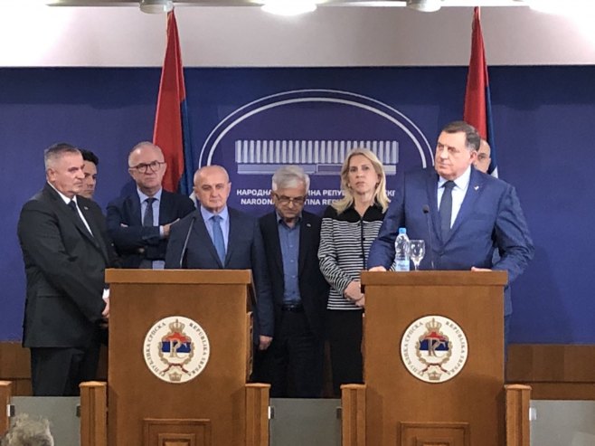 "VUČIĆ ME ZVAO BAR 10 PUTA" Dodik najavio formiranje Vlade sa istom koalicijom, pohvalio ulogu Srbije u izbornom procesu