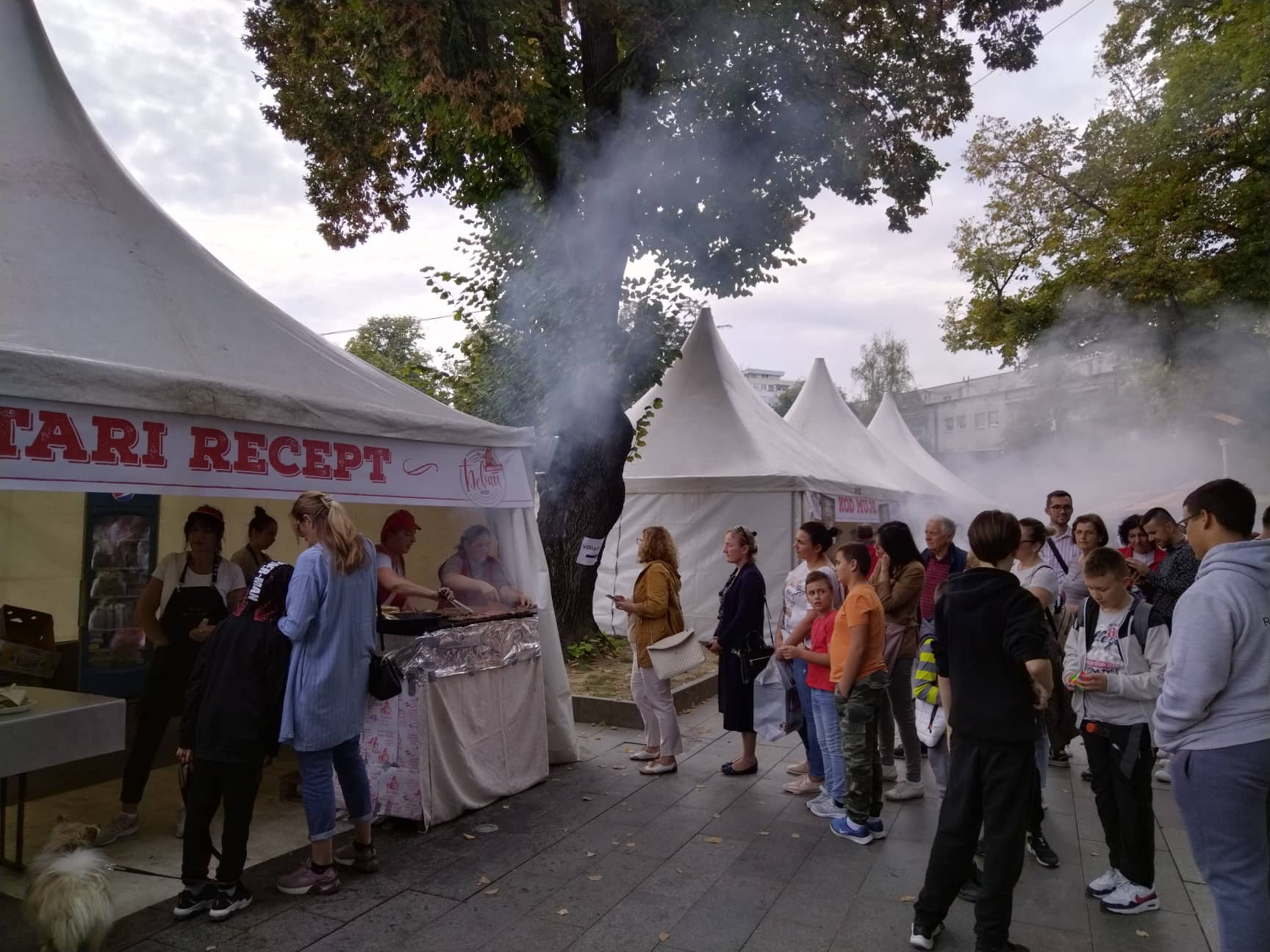 NEMA PRAVIH GURMANA BEZ SOČNIH ĆEVAPA Banjalučani se uželjeli festivala, a evo koliko koštaju porcije (FOTO)