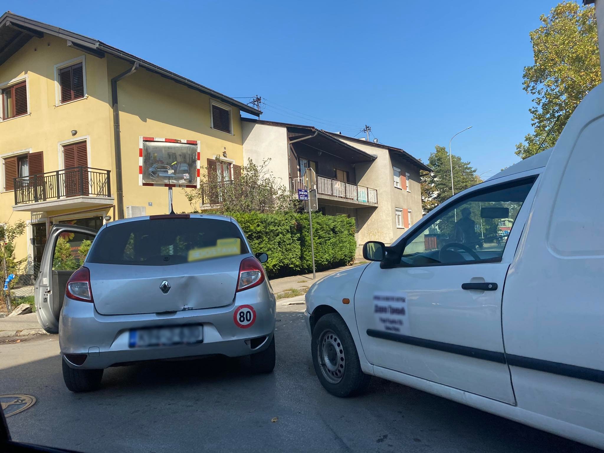 SUDAR DVA AUTOMOBILA U NOVOJ VAROŠI Treća saobraćajka na istom mjestu za 13 dana, mještani u strahu (FOTO)