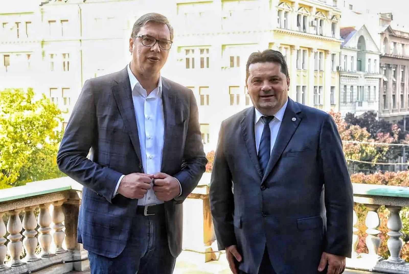 "ŽELIM DA I DALJE RADITE ZA DOBROBIT SRBIJE I SRPSKE" Dr Stevandić uputio srdačne čestitke Vučiću povodom 14 godina postojanja SNS-a