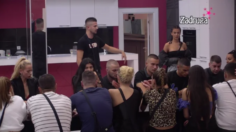 ANITA RASKRINKALA BILALA DO KOSTI Zadrugarka ustala i rekla svoju stranu priče, a onda je ustao Marko Marković i "pokopao" Brajlovića