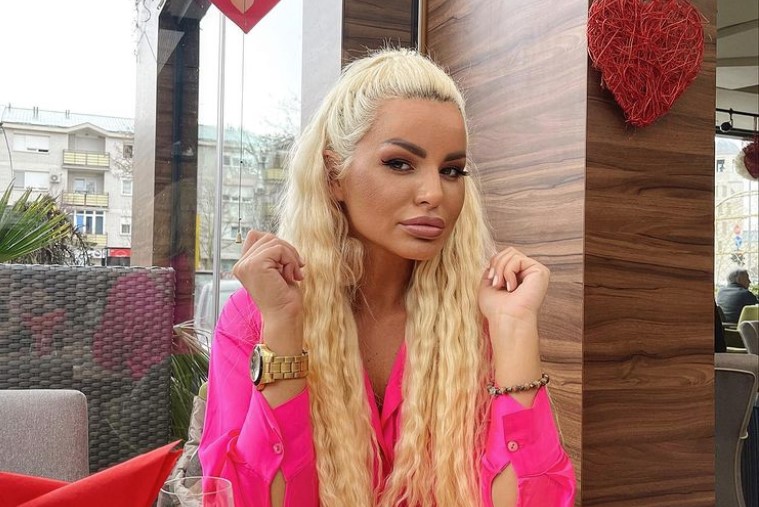 BOSANČEVA KĆERKA DŽIDŽA ZAPALILA INTERNET Objavila golišave fotografije! Priznala da bi mijenjala svoje tijelo, ali tata ne da (FOTO)