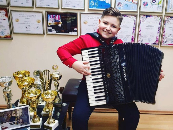 SAMO JE NEBO GRANICA Nova zlatna medalja za vituoza na harmonici Đorđa Perića