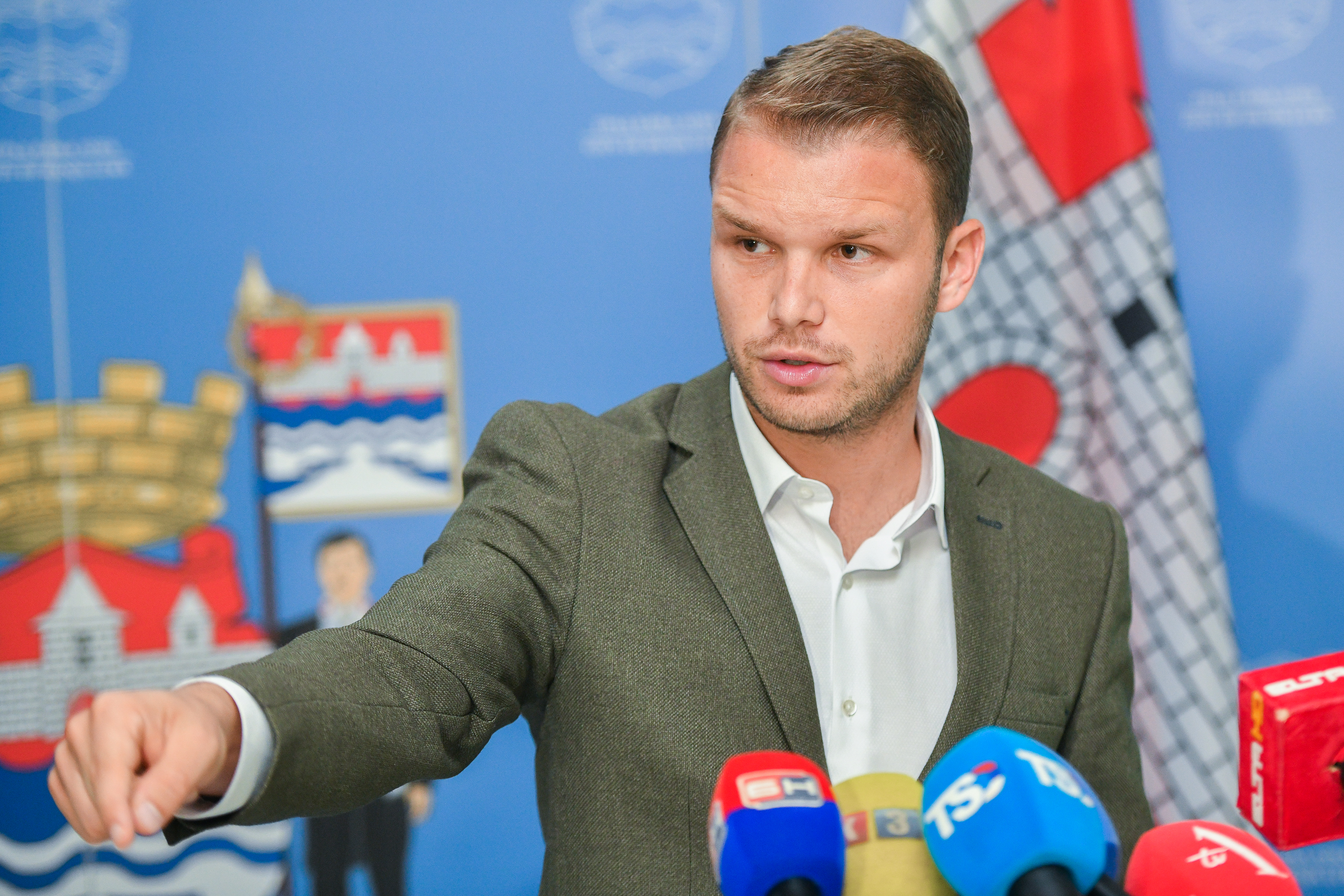 SUD IZDAO NAREDBU ZA DOVOĐENJE STANIVUKOVIĆA Nije se pojavio na suđenju bivšem ministru, a sada će morati
