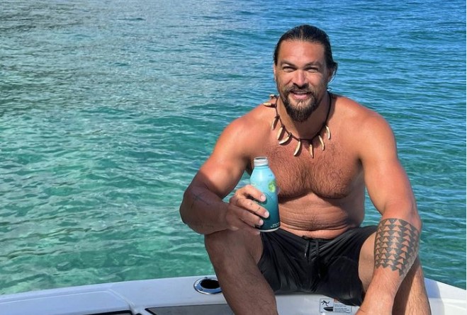 VIDEO 18+ OBJAVIO NA INSTAGRAMU Glumac Džejson Momoa peca dok mu sijeva gola stražnjica