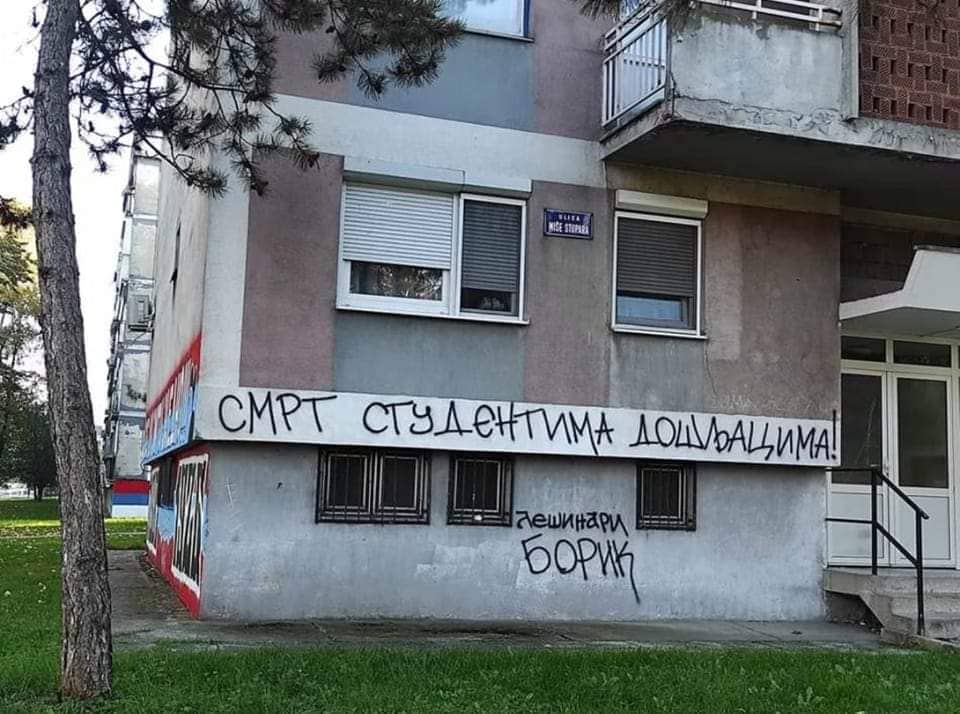POLITIKOLOG DARKO KUZMANOVIĆ SE OGLASIO NAKON SRAMNOG GRAFITA "Neće me iznenaditi ni ukoliko se počnu događati linčovanja i likvidacije političkih neistomišljenika"