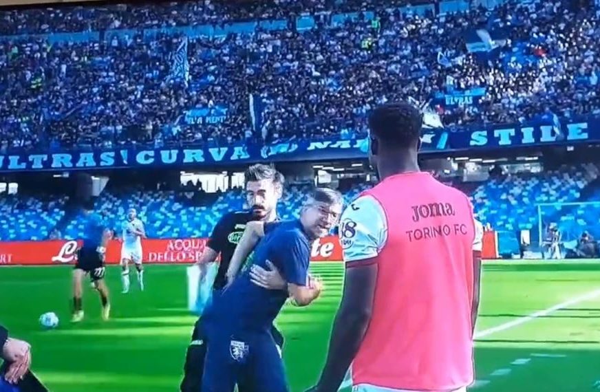HRVAT NAPRAVIO SKANDAL Trener Torina napao sudiju, jedva ga odveli sa terena (VIDEO)