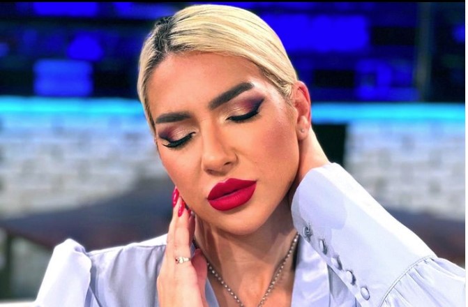 (FOTO) DA LI JE MOGUĆE? CV Jovane Jeremić je hit na mrežama