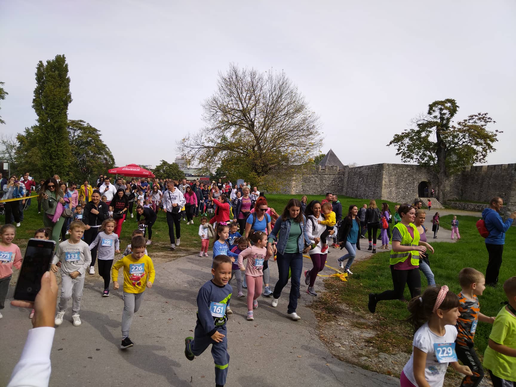 SVI SU POBJEDNICI! Djeca uz poklike i osmijehe istrčala Bambini maraton (FOTO/VIDEO)