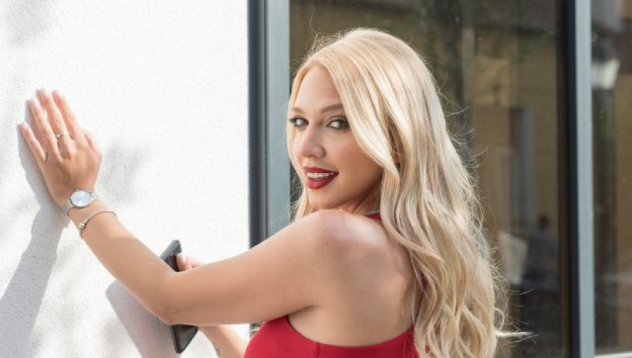 Milica Todorović objavila fotografiju sa bratom i sestrom