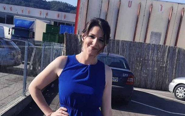 STIPENDISTA NA BIROU Maja Mitrović iz Bratunca je bila student generacije, to joj nije pomoglo da ni nakon sedam godina nađe posao (VIDEO)