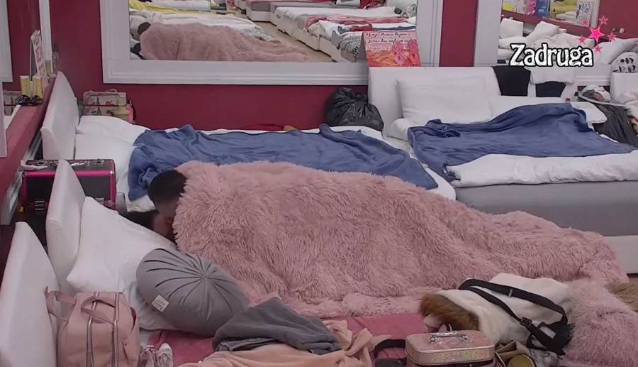 DA LI MU SE TO UPORNOST ISPLATILA? Pao prvi se*s između Maje Marinković i Bilala Brajlovića? (VIDEO 18+)