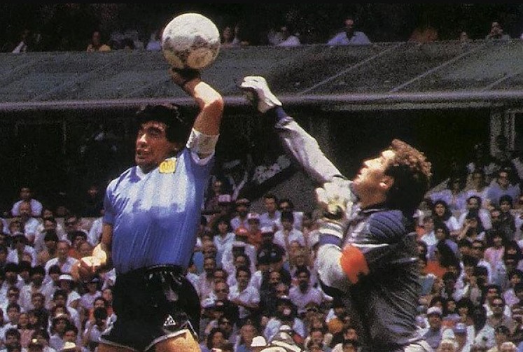 Prodaje se lopta kojom je Maradona dao gol "božijom rukom"