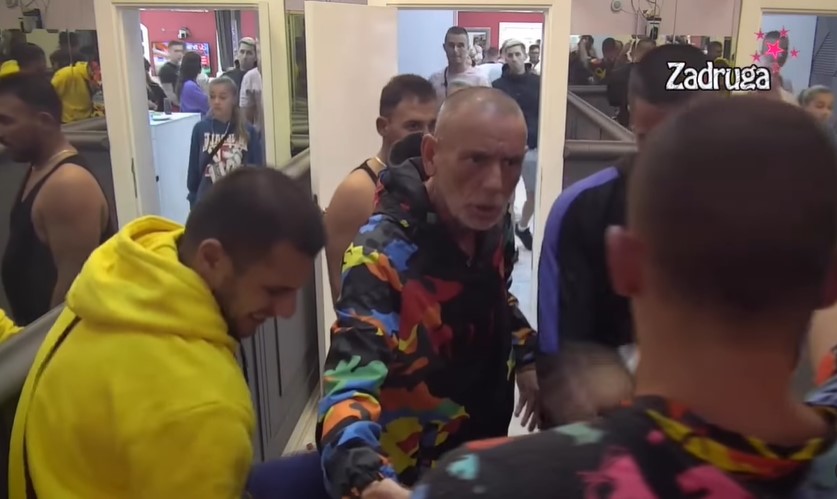 AFERA "SMRLJIVI ZADRUGAR" TRESE BIJELU KUĆU! Ivan otkrio da neko zaudara, njegova izjava izazvala opšti haos! (VIDEO)
