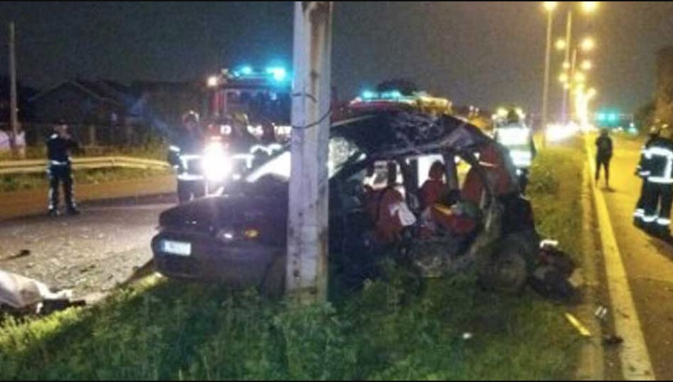 TRAGEDIJA U BEOGRADU Tri osobe poginule, automobilom se zakucali u stub rasvjete (VIDEO)