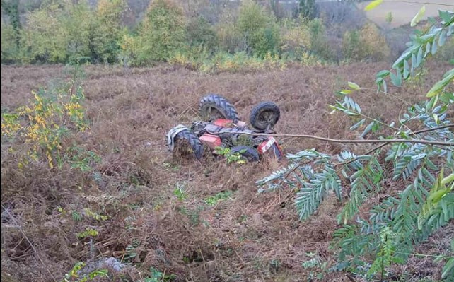TRAGEDIJA U DOBOJU Traktorista (60) poginuo u sopstvenom dvorištu prilikom prevrtanja traktora