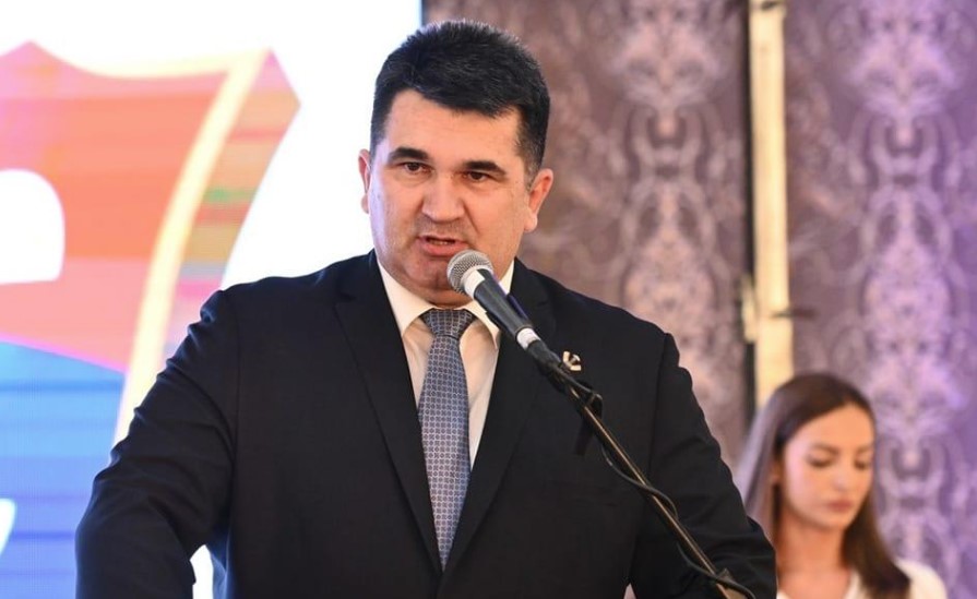 "Upalim TV i sam se preporuči jedan divan magarac iz BN" Rado Savić objavio satirični tekst prozivke