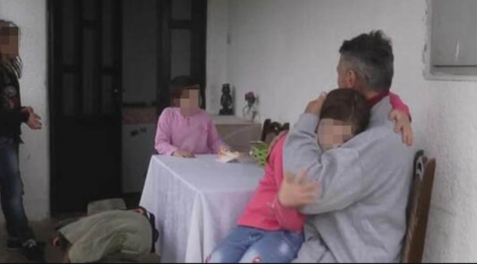 ZNATE LI DA JE DANAS DAN DJEVOJČICA? Za Zorana poseban, jer sam odgaja četiri kćerke! Majka ih je napustila!