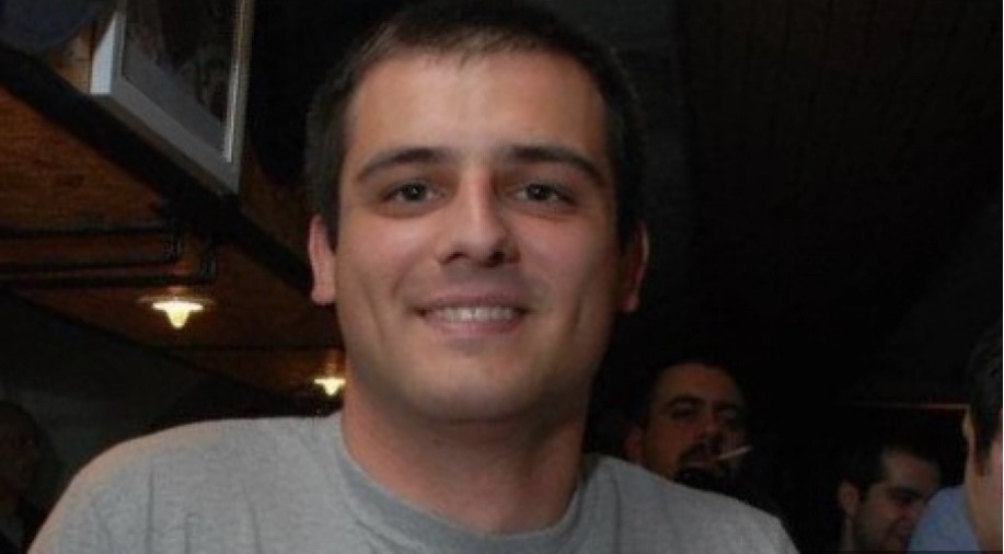 Šta piše na umrlici čovjeka koji je golim rukama udavio svoje dijete, pa se objesio (FOTO)