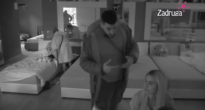DOGOVOR KUĆU GRADI! Miksi i Zola spustili loptu, pa se dogovorili gdje će spavati (VIDEO)