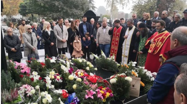 VRIJEME NE LIJEČI TUGU Bol i suze na pomenu Marinku Rokviću