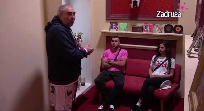 "PALČICU JE POLJUBIO, BOLJE DA JE BOŽU ĐONSA" Miki izrevoltiran zbog sukoba sa Ivanom! (VIDEO)