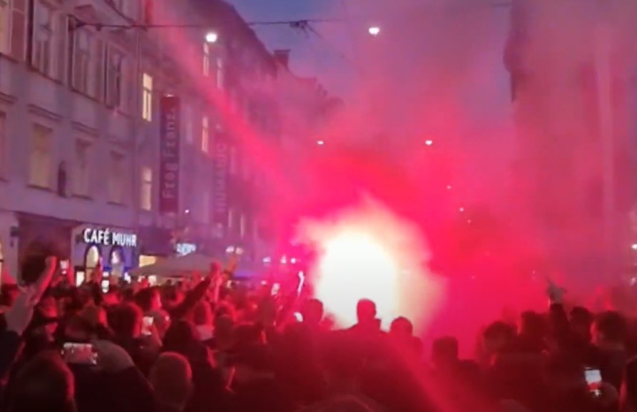 NAVIJAČI FEJENORDA DEMOLIRALI STADION U GRACU Oglasila se austrijska policija - više povrijeđenih, brojna hapšenja (FOTO/VIDEO)