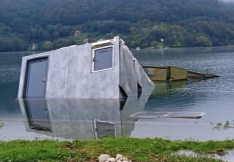 EKSPERIMENT PROPAO Potonula prva bh. kuća na vodi, bila na probnom testiranju (FOTO)
