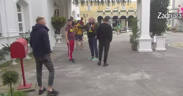 HAOS U DVORIŠTU! Ivan Marinković i Miki Đuričić oči u oči! (VIDEO)