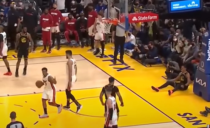 SKANDAL U SVJETU KOŠARKE Isplivao snimak tučnjave u redovima NBA prvaka (VIDEO)