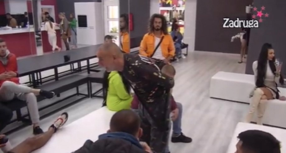 ŽESTOKE UVREDE IZREČENE U BIJELOJ KUĆI Mića žestoko zaratio sa Ćertićem, ori se na imanju