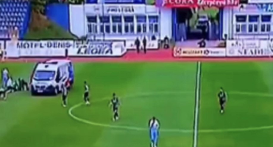 JEZIVE SCENE NA UTAKMICI U SUBOTICI Hitna uletjela na teren, igrač Kolubare završio u Bolnici (VIDEO)