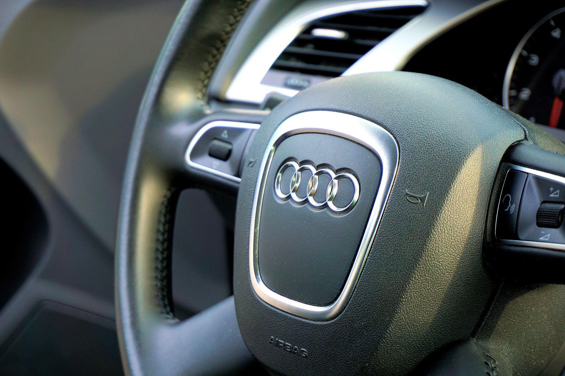 I ELEKTRIČNI AUTOMOBILI ZAGAĐUJU OKOLINU Audi nudi rješenje
