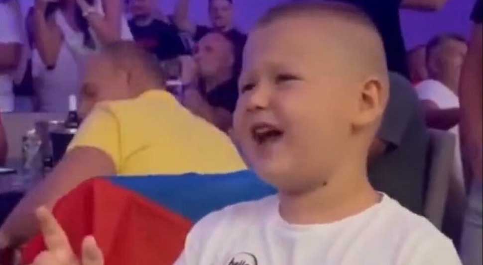 KONSTANTIN ODUŠEVIO "Ne kunite mene, moje bivše žene" - Mali Baja iz Zvornika zapjevao i hit Darka Lazića (VIDEO)
