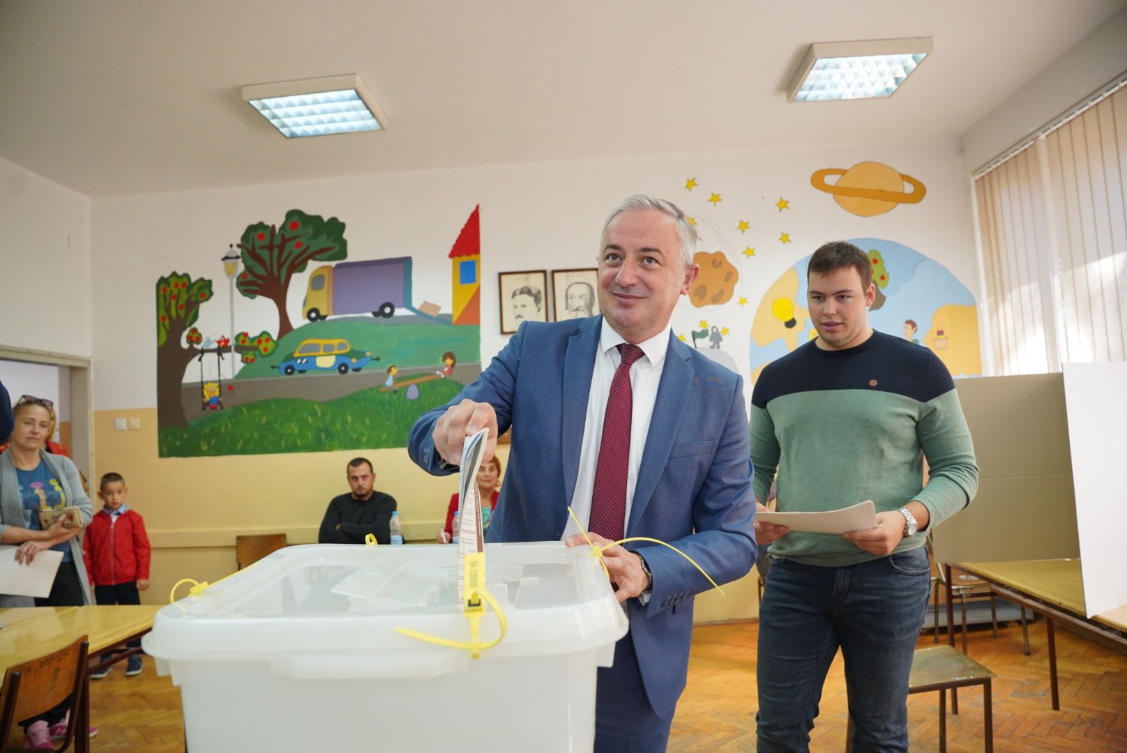 NA BIRAČKO MJESTO DOŠAO U PRATNJI SINA Branislav Borenović glasao u Banjaluci