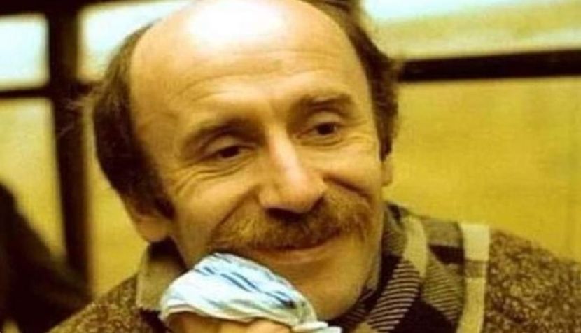 HAOS NA DRUŠTVENIM MREŽAMA ZBOG BORE STJEPANOVIĆA Slika slavnog glumca iz filma "Ko to tamo peva" zapalila tviter (FOTO)