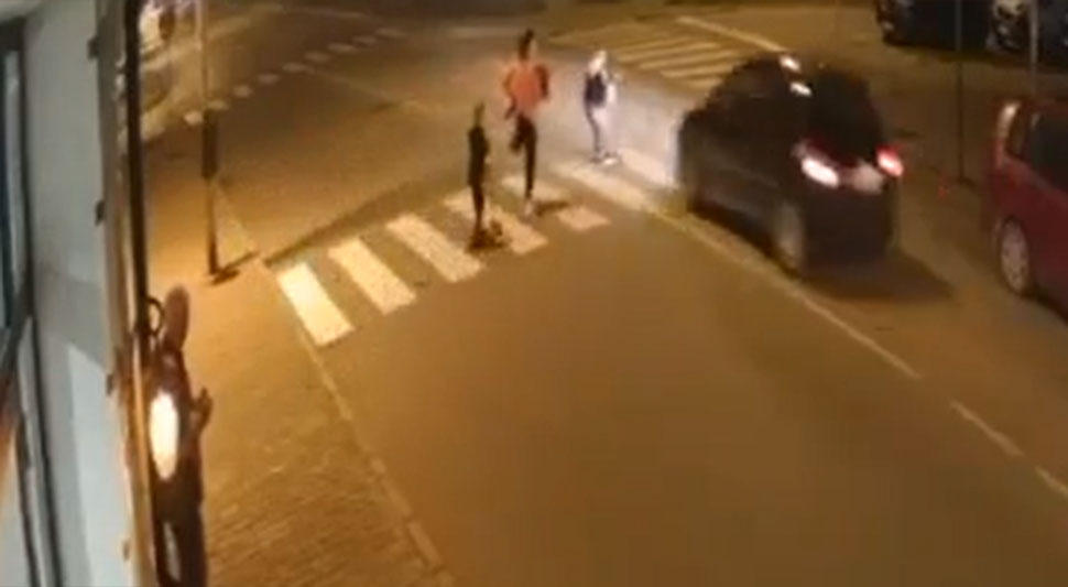 SNIMAK KOJI LEDI KRV U ŽILAMA Udario dječaka koji je na trotinetu prelazio pješački