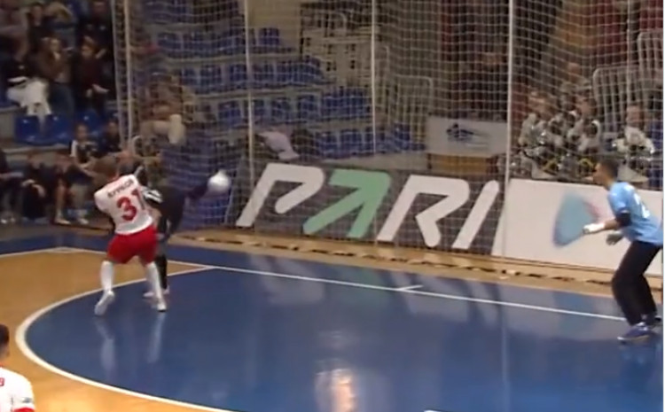 U ZLATANOVOM STILU Ruski futsaler postigao jedan od najljepših golova u istoriji (VIDEO)
