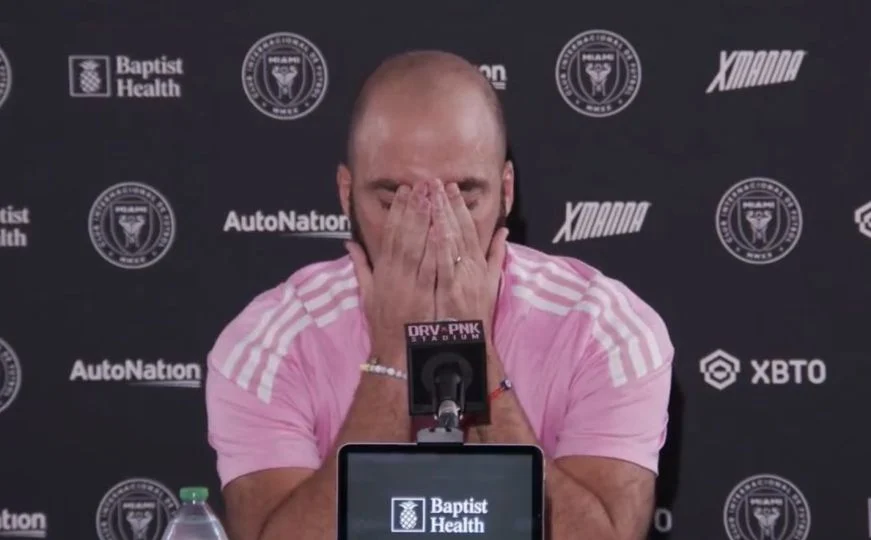 NAKON 17 GODINA DOŠLO VRIJEME ZA RASTANAK Argentinac Gonzalo Higuain uz suze objavio kraj karijere